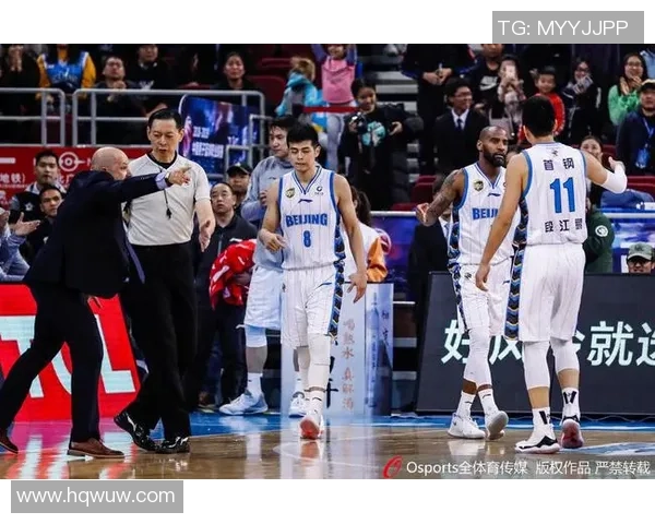 赛后分析:上海篮球队与杭州篮球队的比赛节奏与战术对比 赛后分析:上海篮球队与杭州篮球队的比赛节奏与战术对比